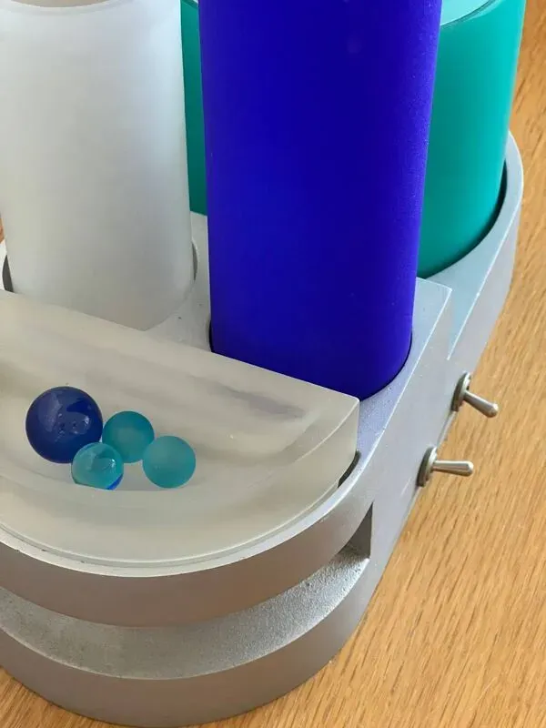 Illustration numéro 5 du produit Lampe de table “Rimorchiatore” par Gae Aulenti pour Fontana Arte