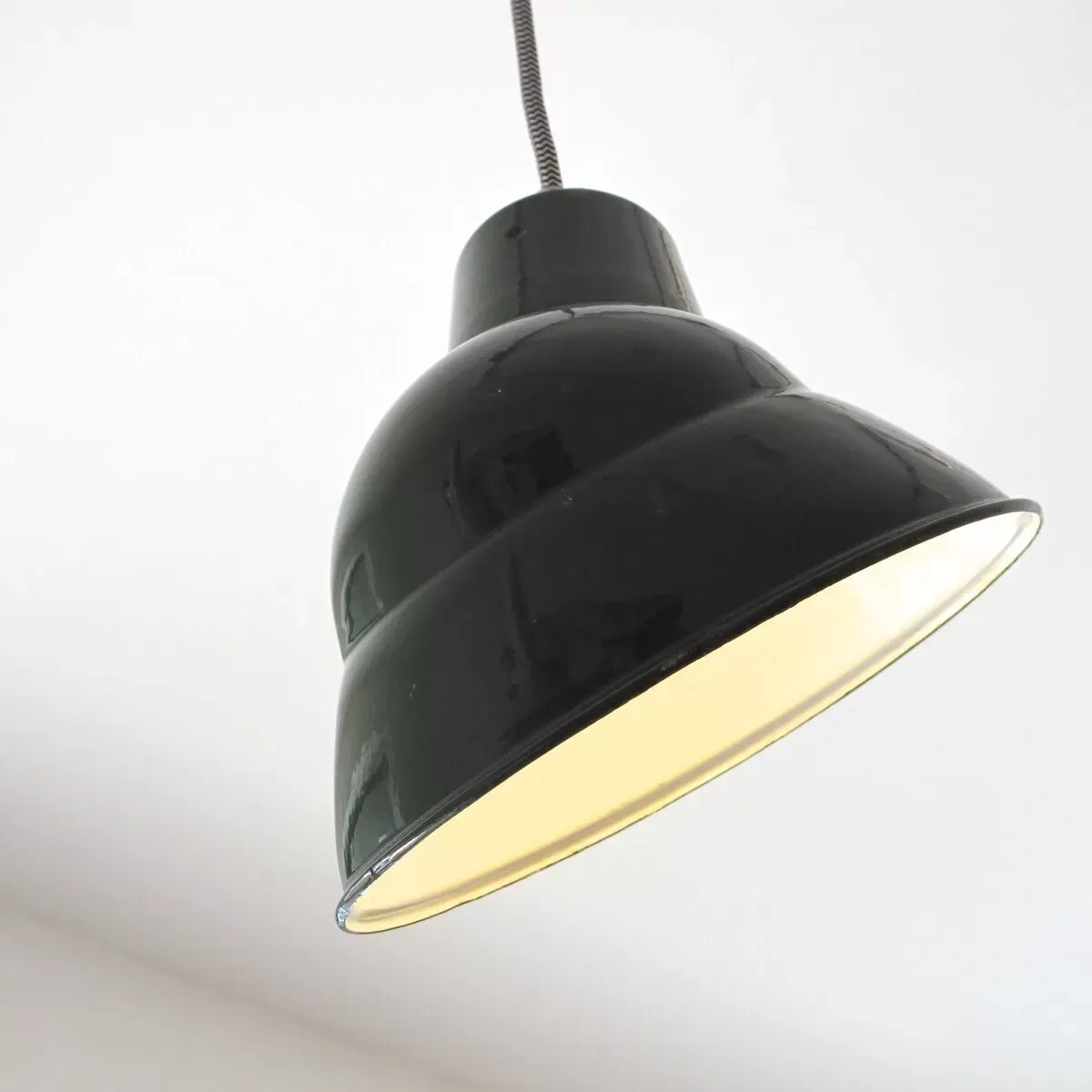 Illustration numéro 5 du produit Suspension Industrielle en metal emaille 1950