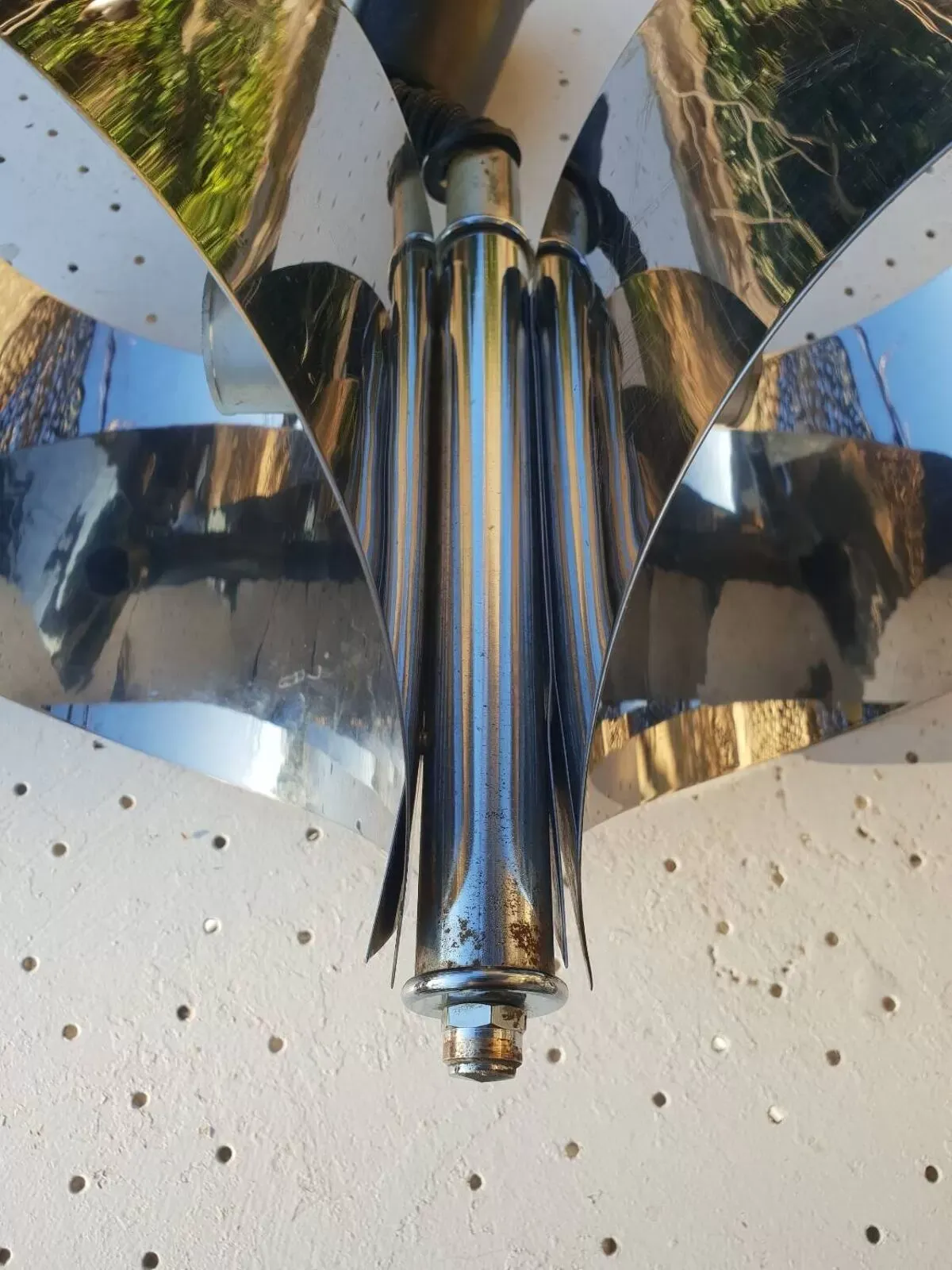 Illustration numéro 5 du produit Lustre en inox 1970