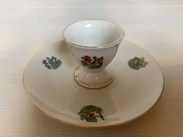 Illustration numéro 5 du produit Coquetier grenouille et fleurs bavaria Germany