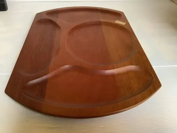 Illustration numéro 5 du produit Paire de plateaux à compartiments apéritif repas en bois