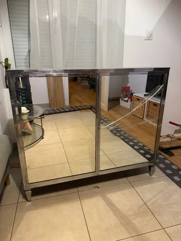 Illustration numéro 5 du produit Meuble de métier entièrement miroir