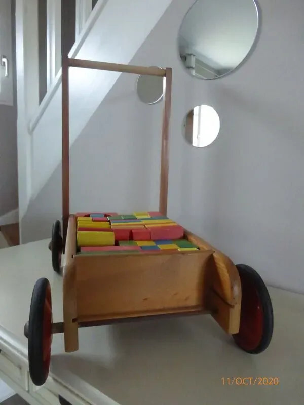 Illustration numéro 5 du produit Chariot en bois