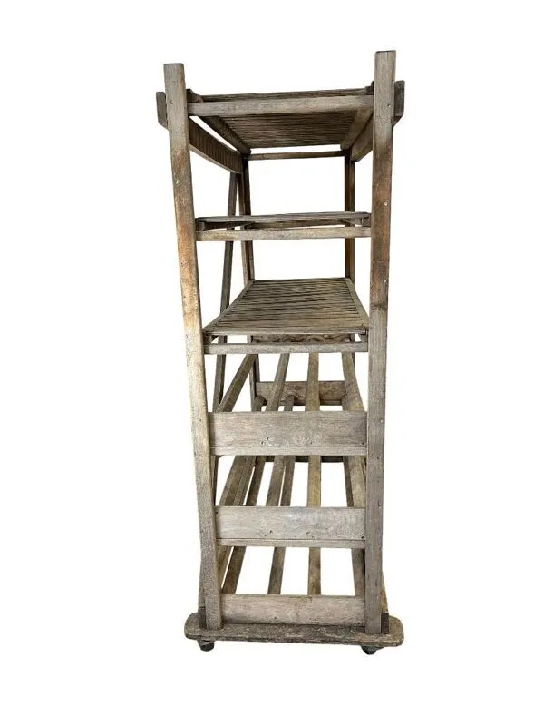 Illustration numéro 5 du produit Étagère industrielle vintage en bois sur roulettes