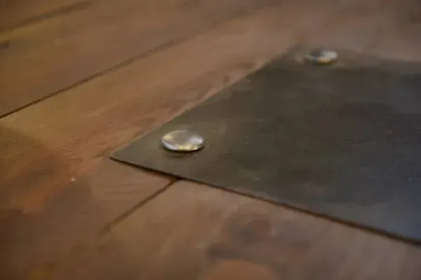 Illustration numéro 5 du produit Table touret industrielle piètement en fonte 1950’s