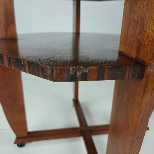 Illustration numéro 5 du produit Table basse Amsterdam School – chêne avec incrustation en placage, vers 1920