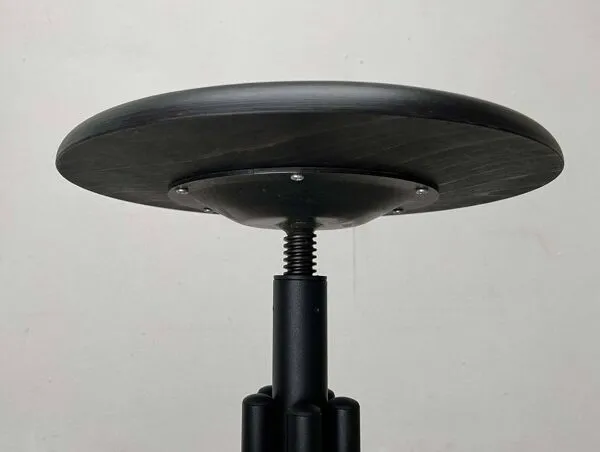 Illustration numéro 5 du produit Tabouret pivotant industriel allemand de Lambert