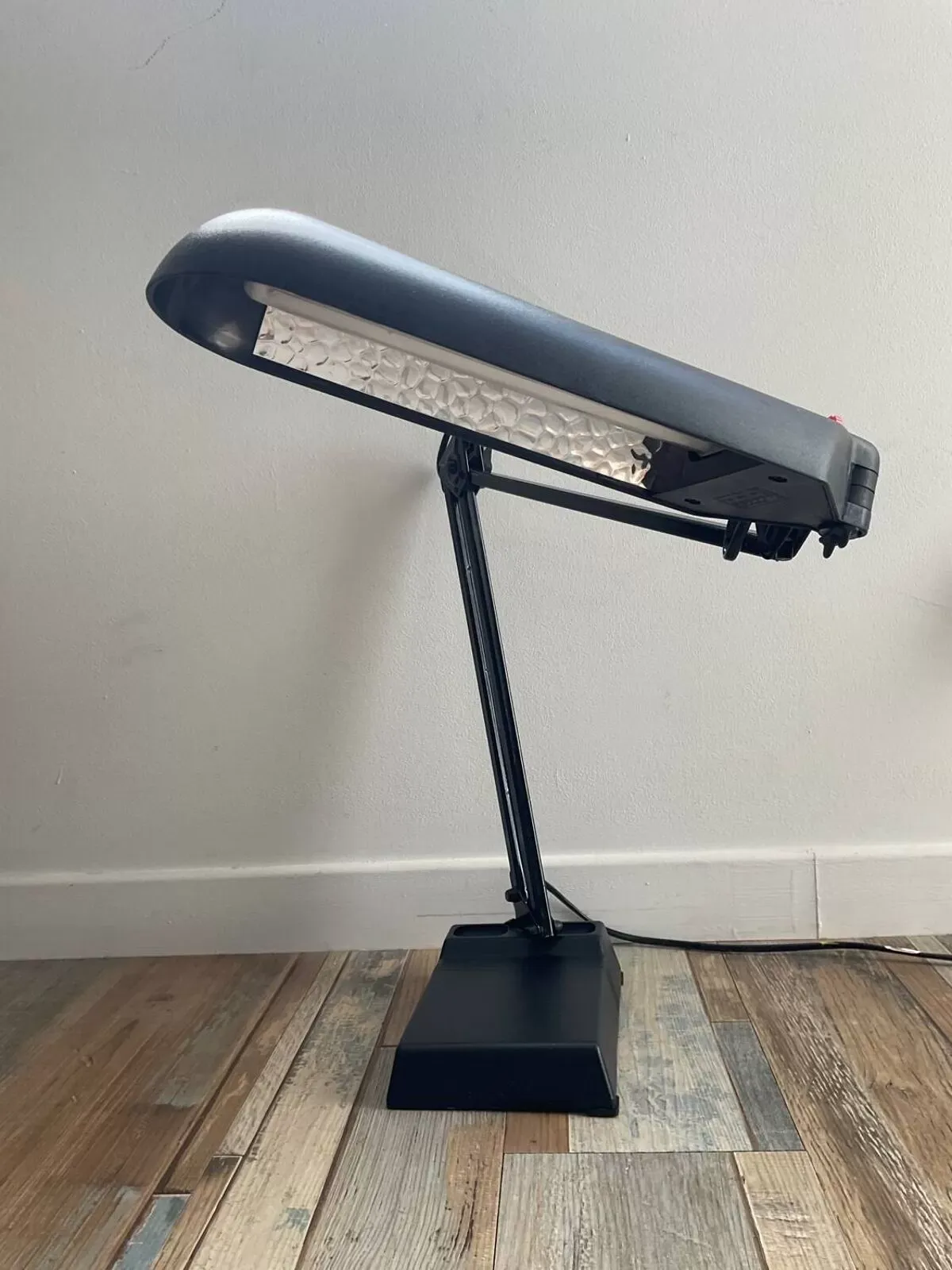 Illustration numéro 5 du produit Lampe d’atelier articulée des années 80