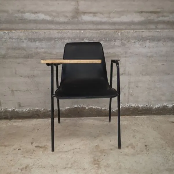 Illustration numéro 5 du produit Chaise d'école vintage 1950 à tablette écritoire – Style Prouvé / Hitier