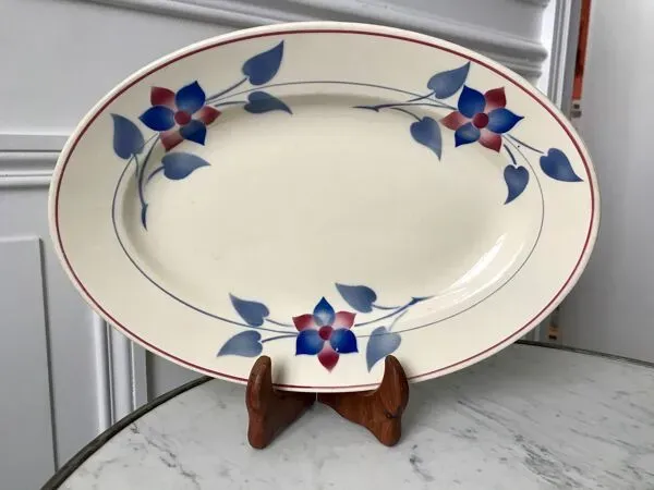 Illustration numéro 5 du produit Plat ovale Saint-Amand modèle ''Pontaillac'' années 30-40