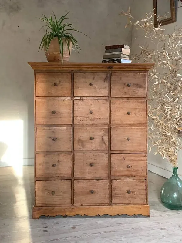 Illustration numéro 5 du produit Commode de mercerie, meuble de métier vintage