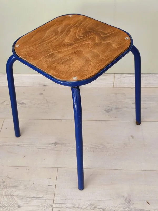 Illustration numéro 5 du produit Tabouret d'école bas