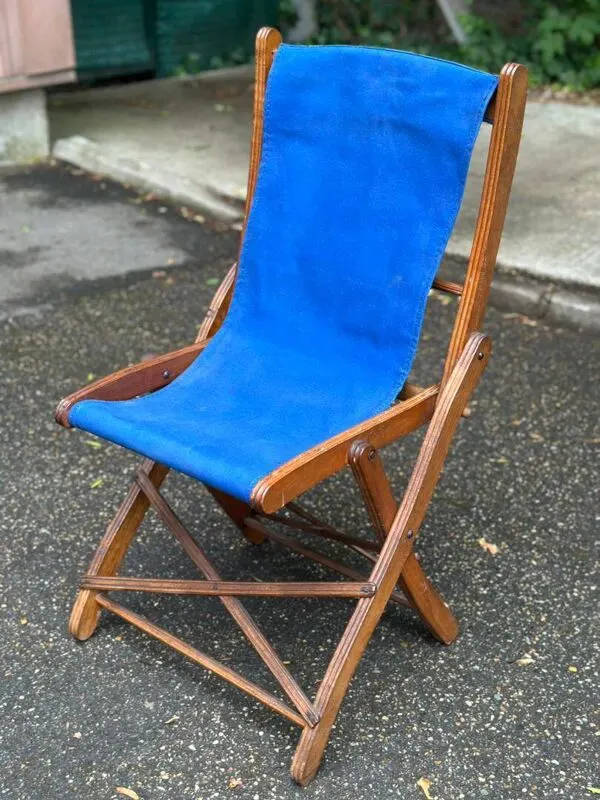 Illustration numéro 5 du produit Chaise pliante en en bois massif et tissu bleu