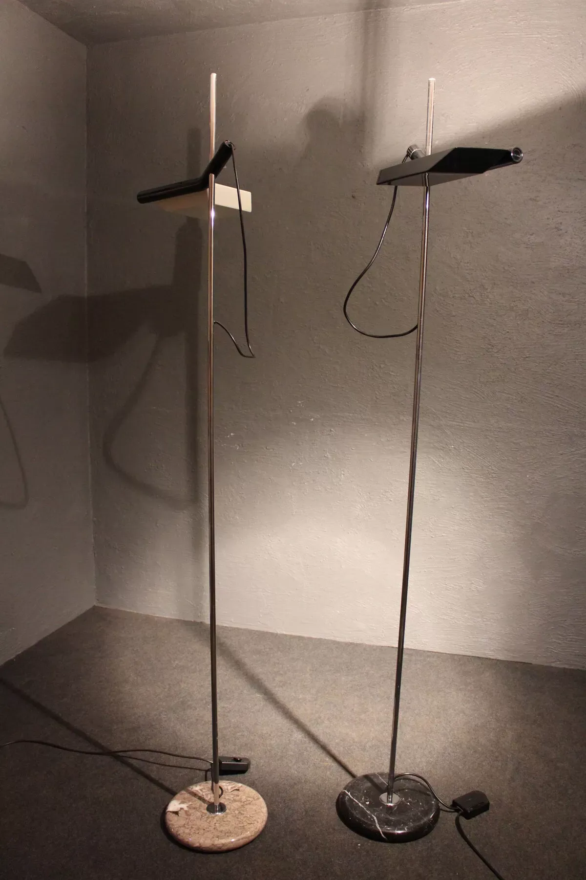 Illustration numéro 5 du produit Lampadaires des années 70, signés par la maison « GUZZINI »