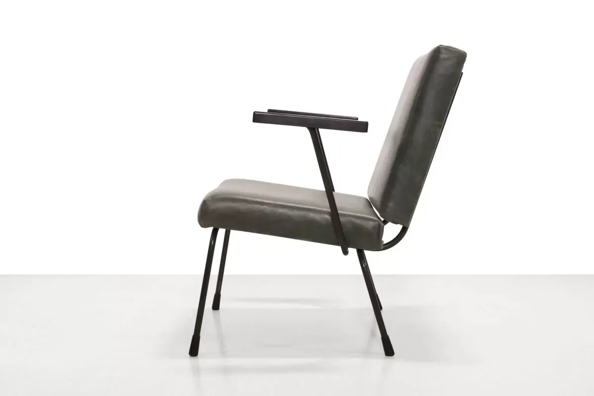 Illustration numéro 5 du produit Fauteuil moderniste néerlandais Gispen 1401 de Wim Rietveld en cuir vert
