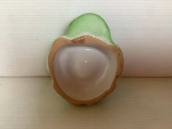 Illustration numéro 5 du produit Coquetier grenouille en céramique verte