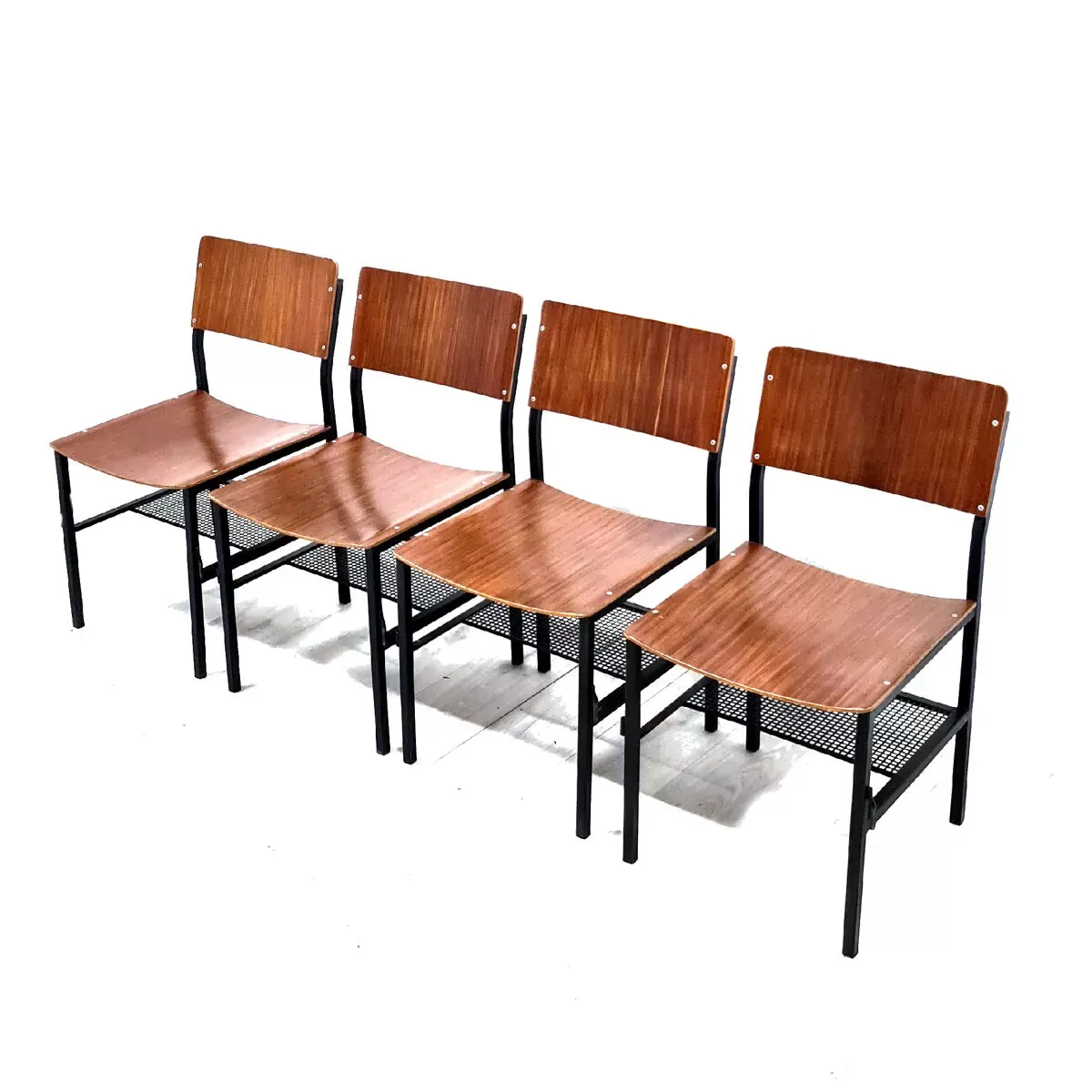 Illustration numéro 5 du produit Ensemble de 4 chaises industrielles, Pays-Bas années 1970