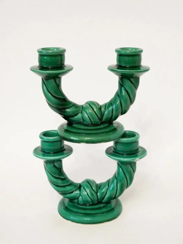 Illustration numéro 5 du produit Paire de bougeoirs doubles en céramique torsadés, verts, 1960