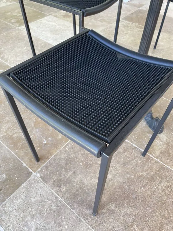 Illustration numéro 5 du produit Chaise et tabouret Zeus