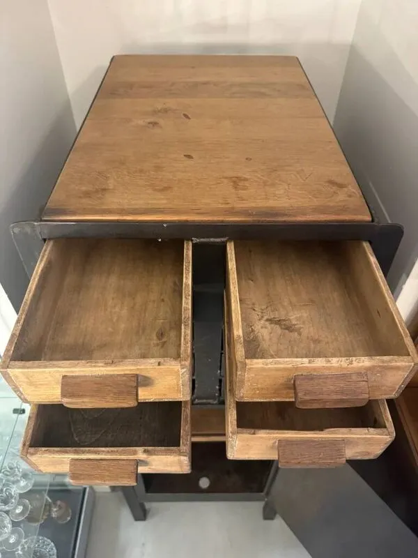 Illustration numéro 5 du produit Meuble industriel fer et bois à tiroirs