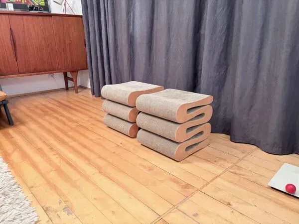 Illustration numéro 5 du produit Pair of Wiggle Stools by Frank Gehry, Vitra, 1990s