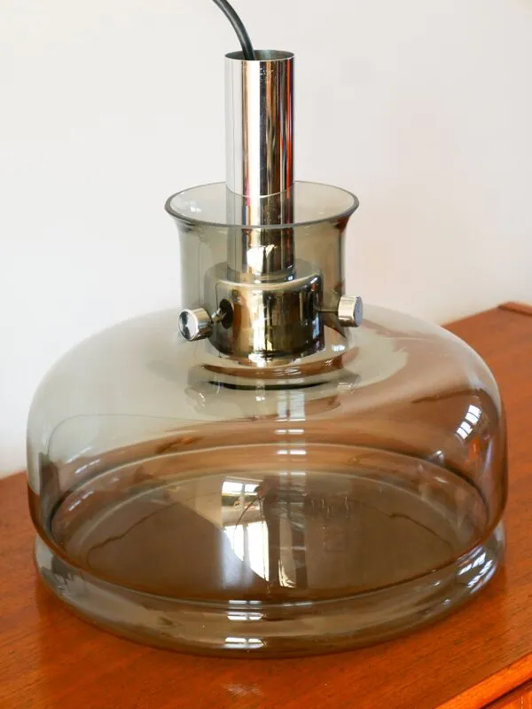 Illustration numéro 5 du produit Suspension en verre fumé et globe, Design, 1970