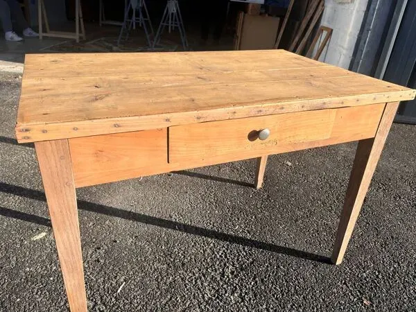 Illustration numéro 5 du produit Table de ferme restaurée