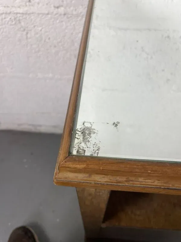 Illustration numéro 5 du produit Table de chevet ou  d’appoint avec plateau miroir