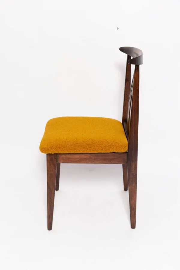 Illustration numéro 5 du produit Chaise en hêtre avec revêtement bouclé ocre de style milieu du siècle, M. Zielinski, Europe, 1960s