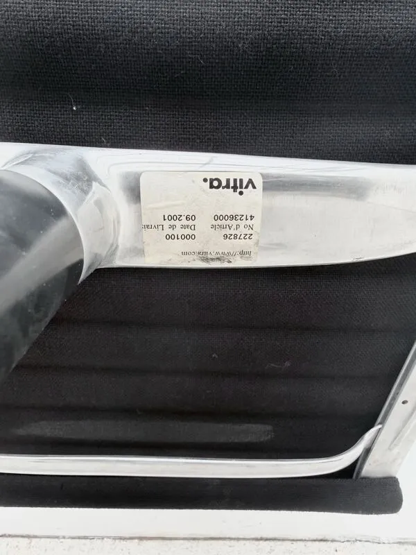 Illustration numéro 5 du produit Chaise de bureau « EA 108 » de Charles & Ray Eames pour Vitra, 2001