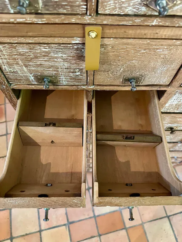 Illustration numéro 5 du produit Meuble de métier