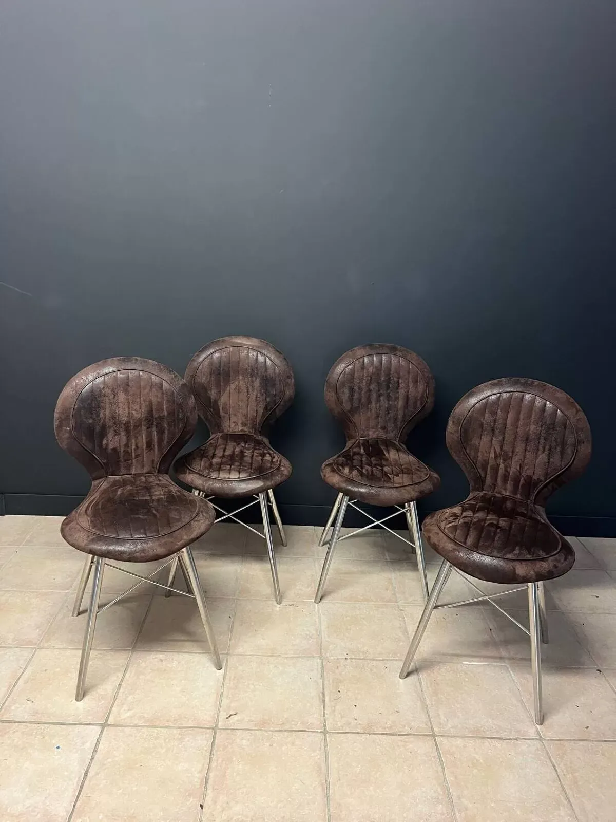 Illustration numéro 5 du produit Chaises