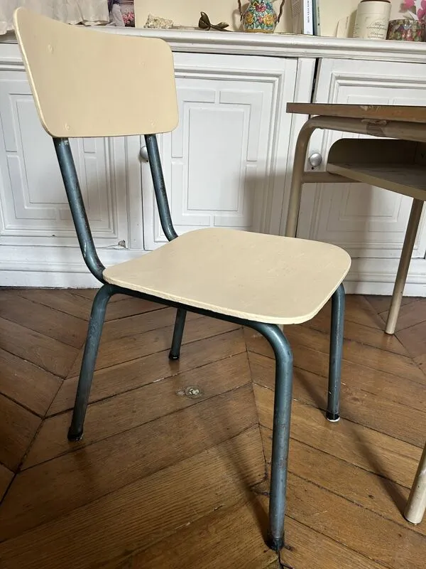 Illustration numéro 5 du produit Pupitre d'écolier et sa chaise