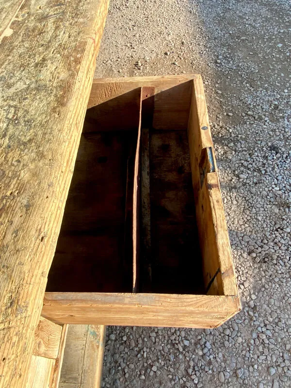 Illustration numéro 5 du produit Table en bois