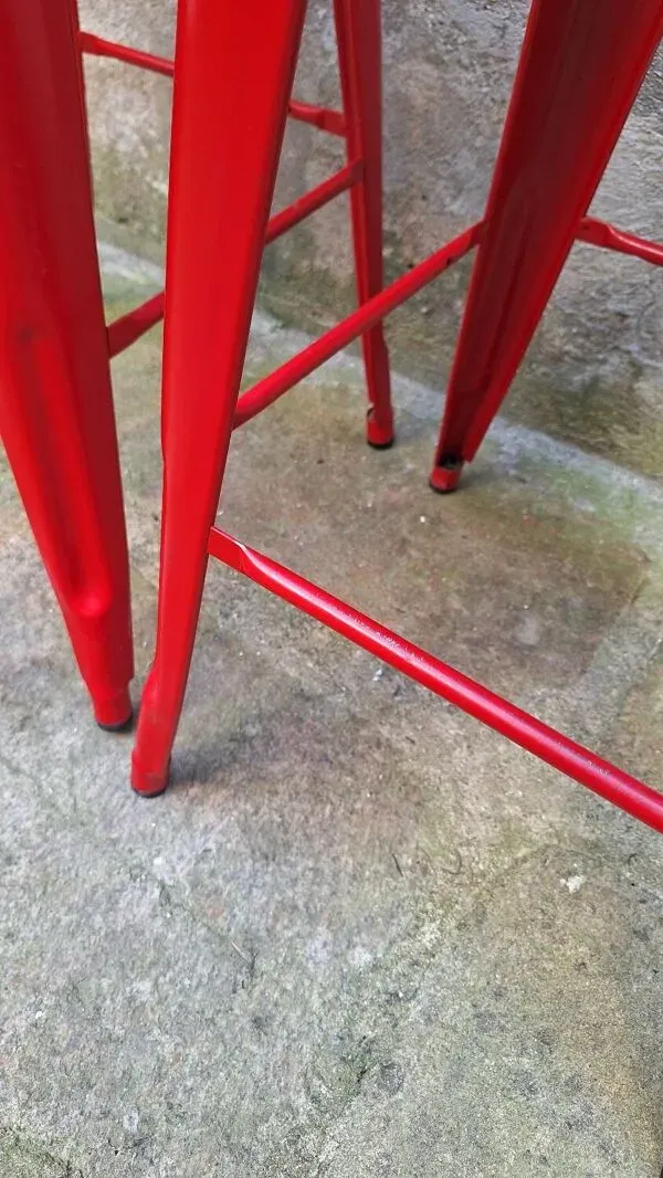 Illustration numéro 5 du produit Paire de tabouret de bar Tolix rouge
