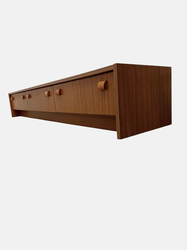 Illustration numéro 5 du produit Meuble bas vintage