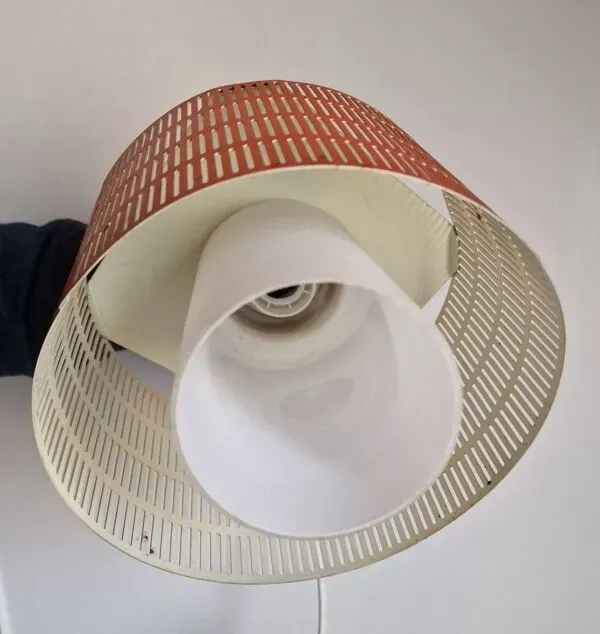 Illustration numéro 5 du produit Suspension en tôle perforée corail, années 70