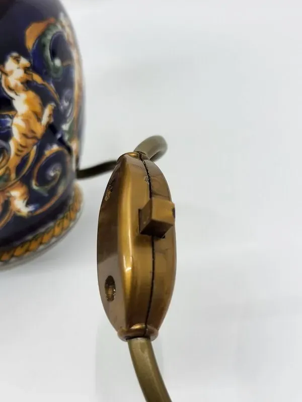 Illustration numéro 5 du produit Lampe de table faïence de Gien décor Renaissance fond bleu