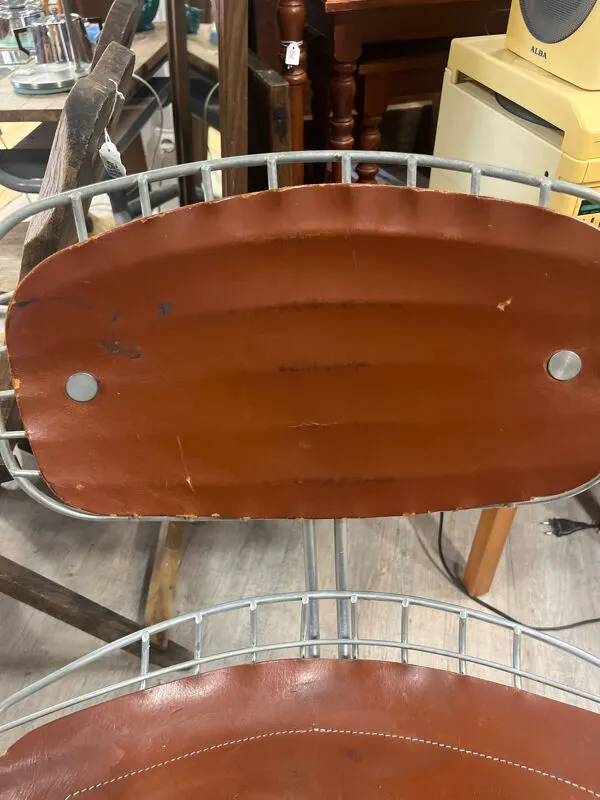 Illustration numéro 5 du produit Chaise Beaubourg par Michel Cadestin et Georges Laurent pour la bibliothèque du centre Pompidou