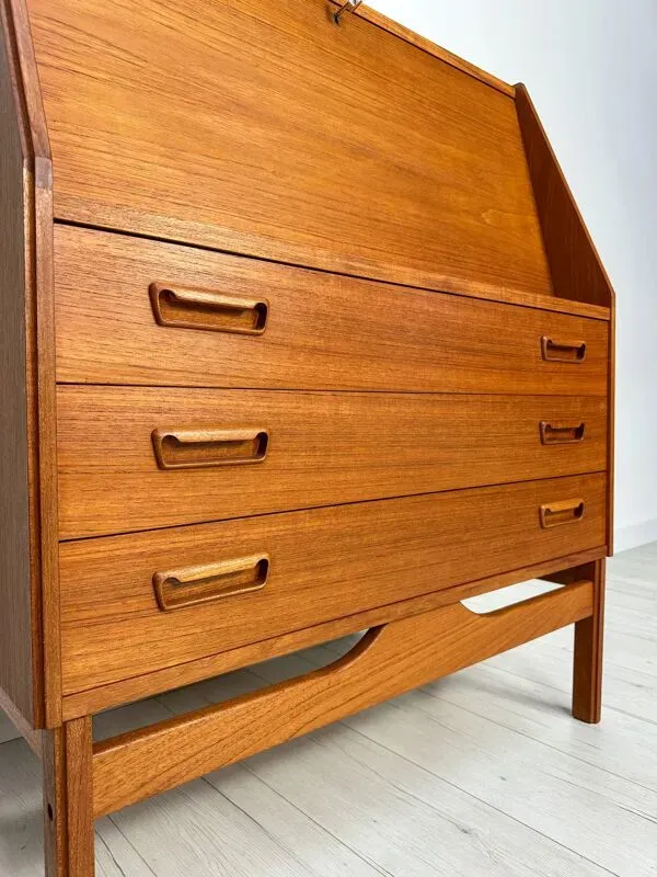 Illustration numéro 5 du produit 1960s Vintage Danish Teak Secretary by Dyrlund
