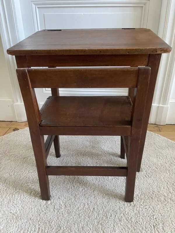 Illustration numéro 5 du produit Pupitre et chaise d’écolier années 40/50