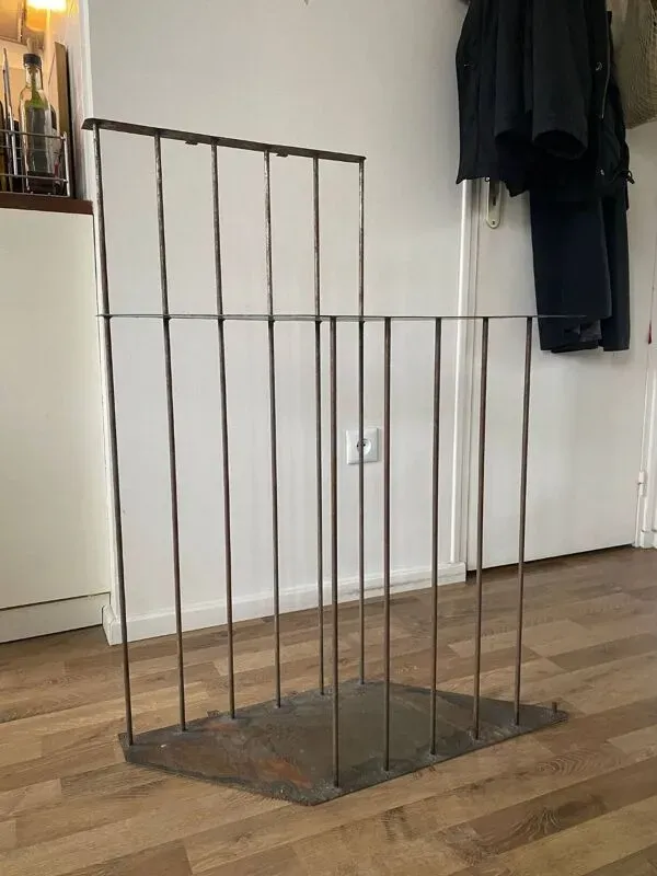 Illustration numéro 5 du produit Console brutaliste acier