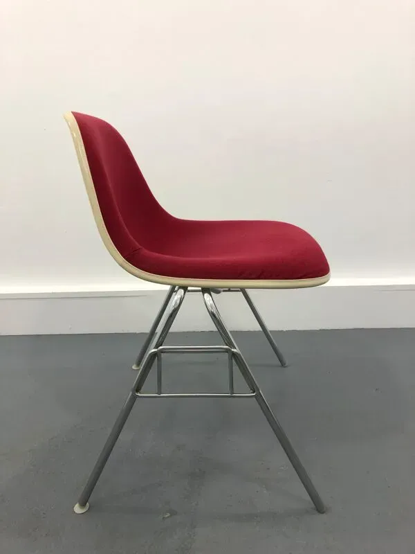 Illustration numéro 5 du produit Chaise en fibre de verre par Charles & Ray Eames pour Vitra, années 1960