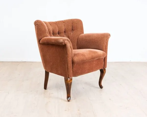 Illustration numéro 5 du produit Fauteuil club  des années 40 avec revêtement en velours côtelé