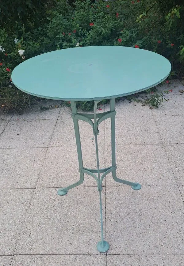 Illustration numéro 5 du produit Ancien guéridon en fer forgé