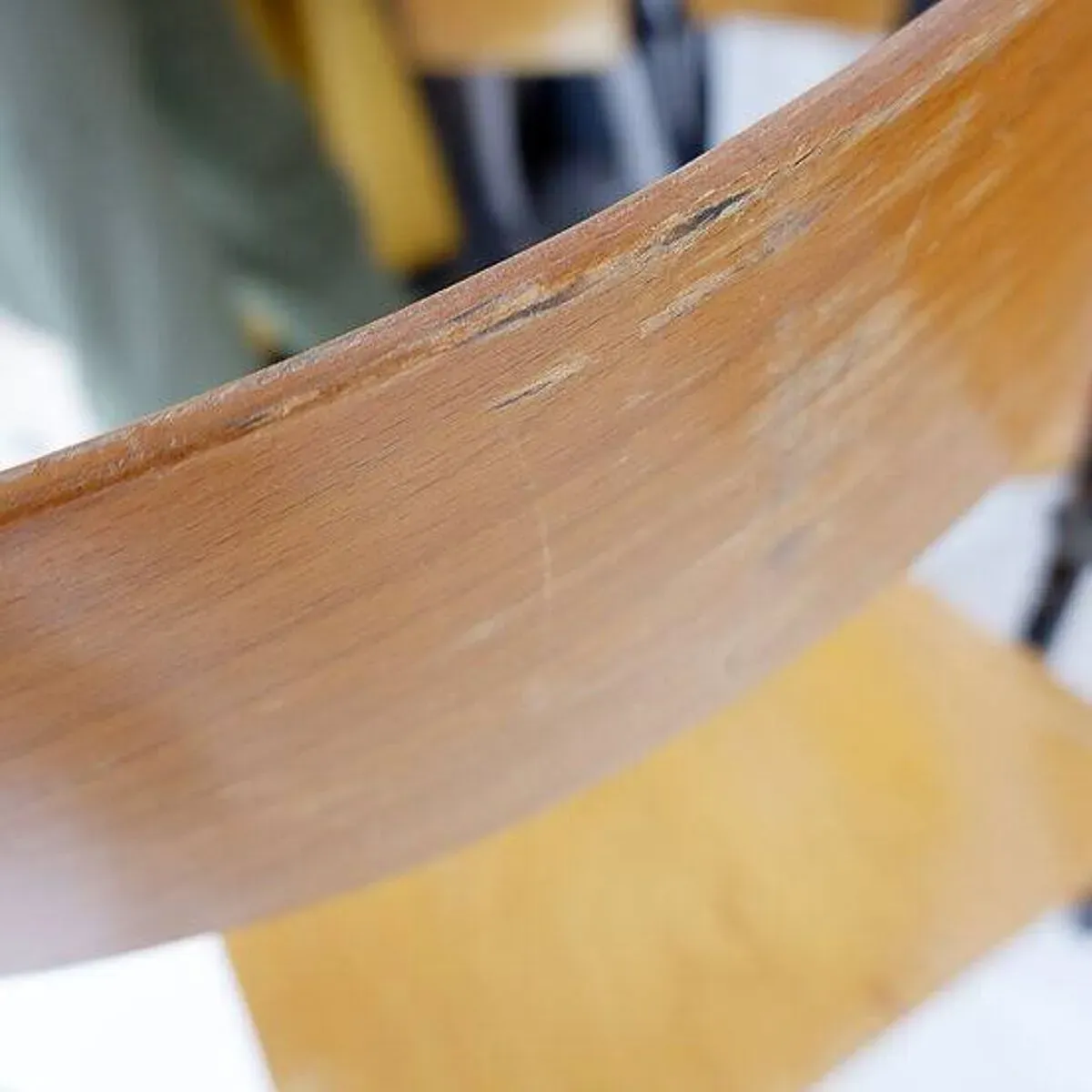 Illustration numéro 5 du produit 7 chaises pliantes en bois et métal noir, 1960