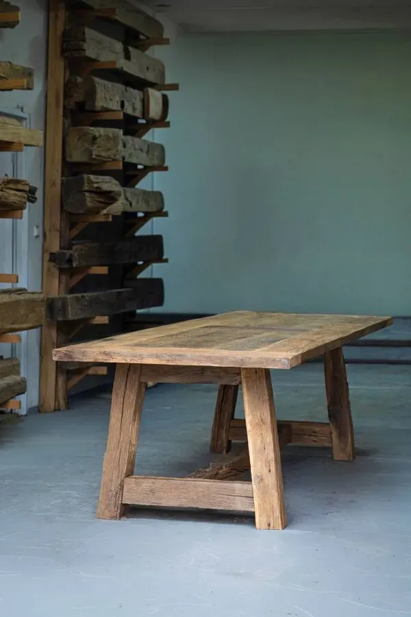 Illustration numéro 5 du produit Table en chêne massif style provençal