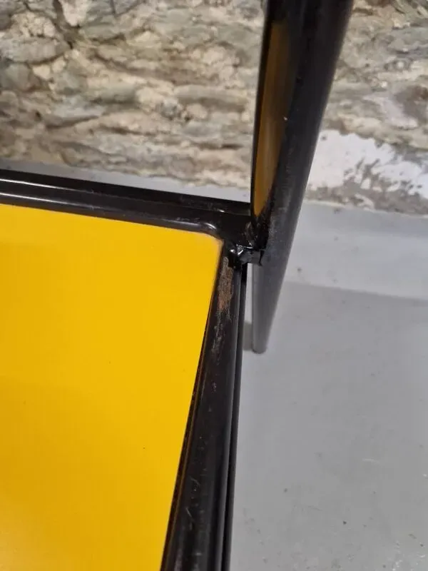 Illustration numéro 5 du produit Lot de 8 chaises jaunes mullca 510