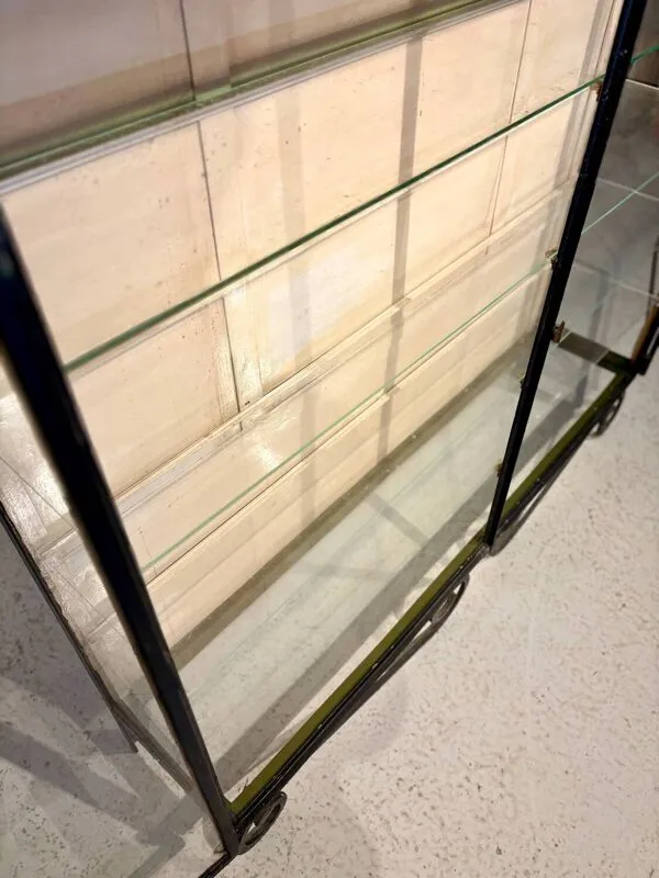 Illustration numéro 5 du produit Vitrine double vintage métal et verre années 50/60 – esprit industriel