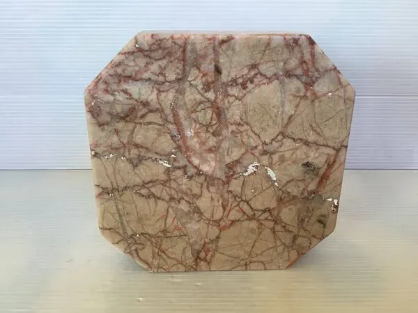 Illustration numéro 5 du produit Vide poche cendrier en marbre veiné